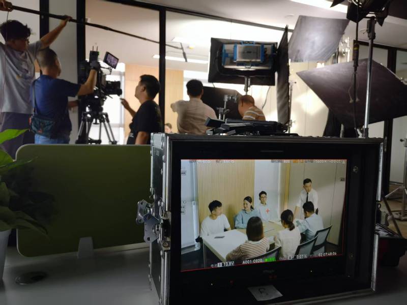 新蔡县TVC拍摄公司：科技产品视觉化大师，诠释未来感与功能美学