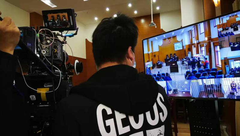 AI生成VS人工创意——新蔡县广告片拍摄公司的技术浪漫主义实践